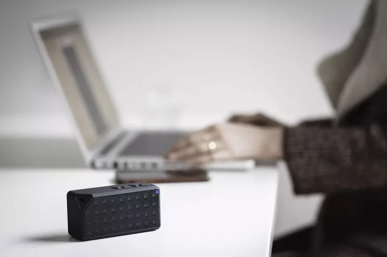 Jak podłączyć głośnik Bluetooth do laptopa – krok po kroku 