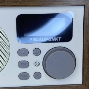 Radio domowe Blaupunkt HR5BR panel sterowania i pokretlo z bliska