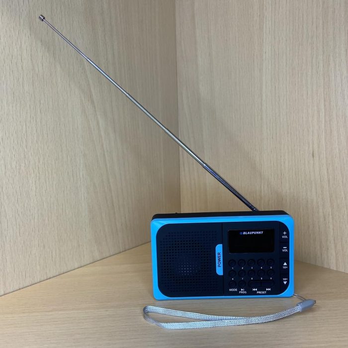 radio kieszonkowe Blaupunkt PR5BL przodem z antena